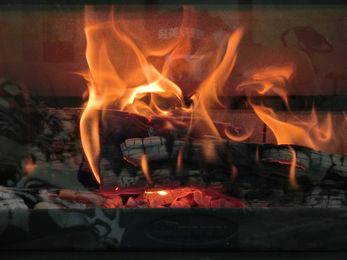 室内置き型暖炉のガラスのお手入れ方法
