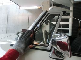 MGBの窓ガラスフレームのメッキ素材も保護膜補充